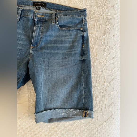 Banana Republic Denim shorts EUC 29 / 8 - Picture 3 of 9